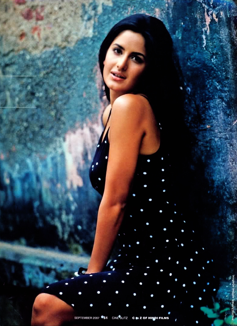 Bollywood Hollywood Lip Lock: Katrina Kaif Hot Pose pics