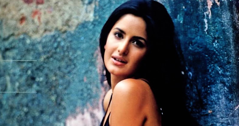 Bollywood Hollywood Lip Lock: Katrina Kaif Hot Pose pics