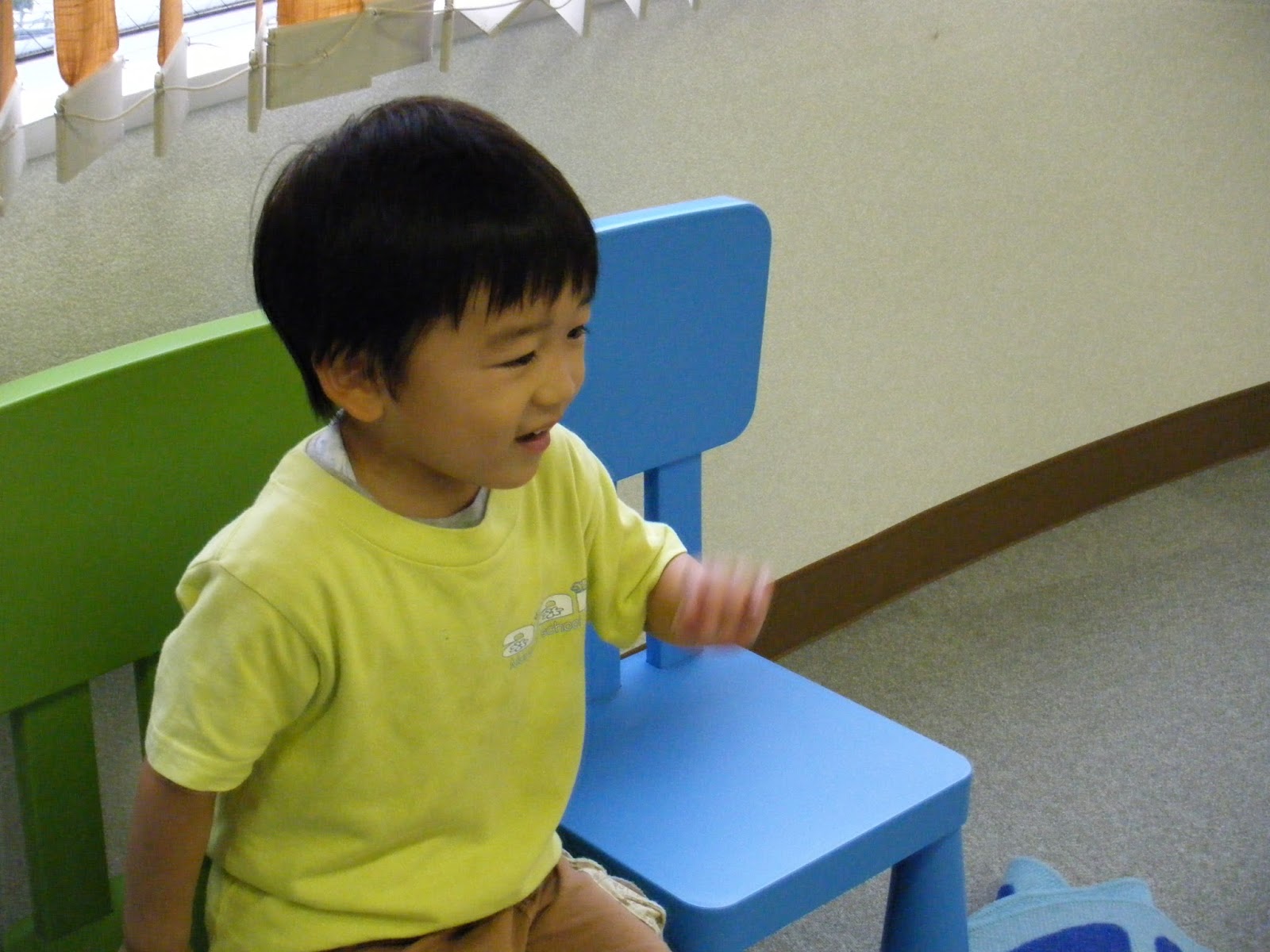 あいあいナーサリーのブログ Let's play “Musical Chairs”