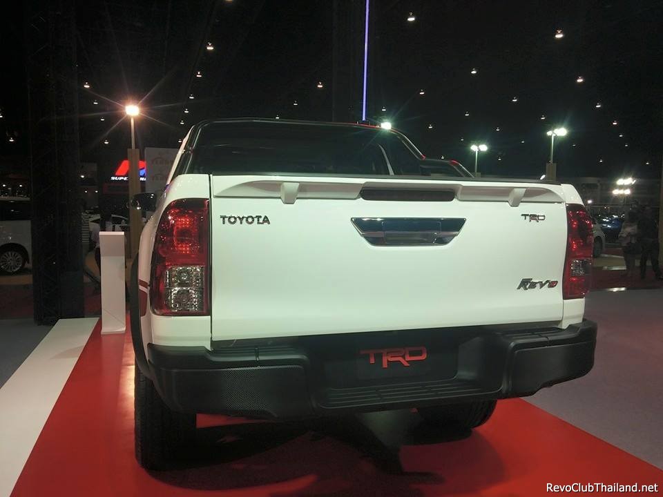 Toyota-Hilux-Revo-TRD-3.jpg