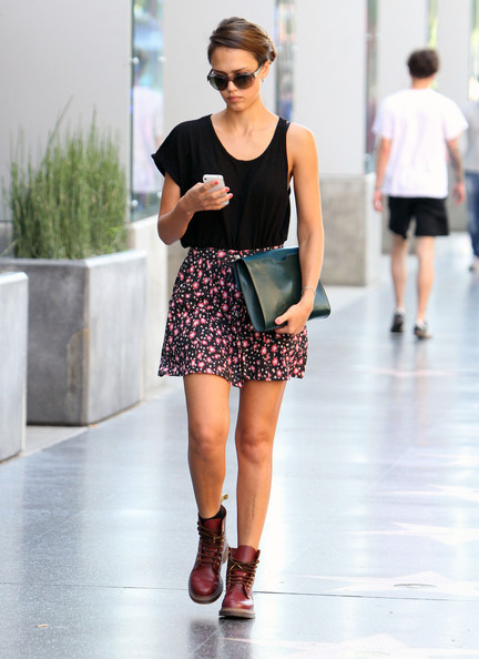 jessica alba dr martens boots