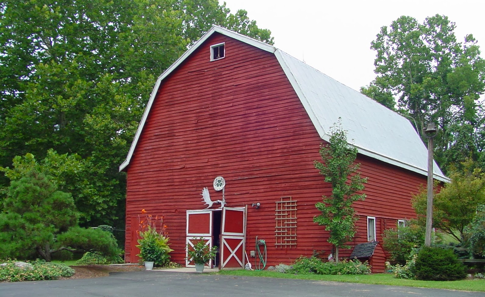 The  Red Barn owned by my neighbors, Earl and Emily Chilton