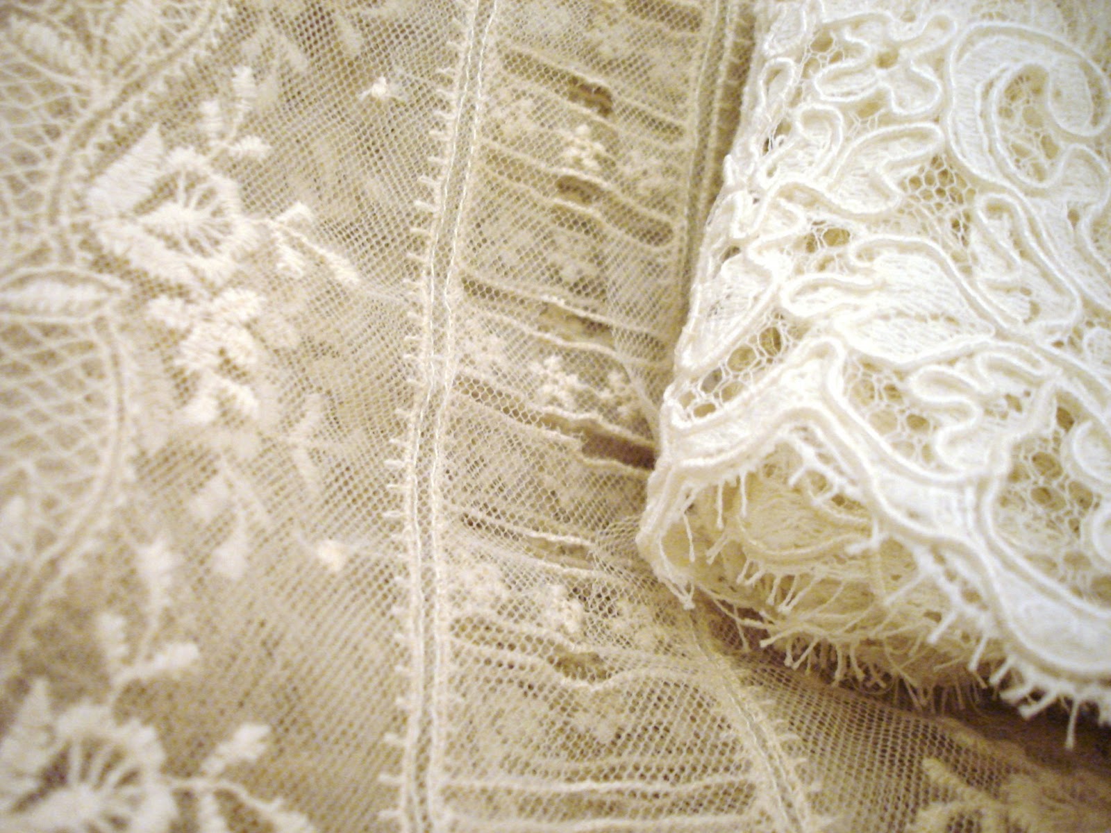~ The Feathered Nest ~: Lace love