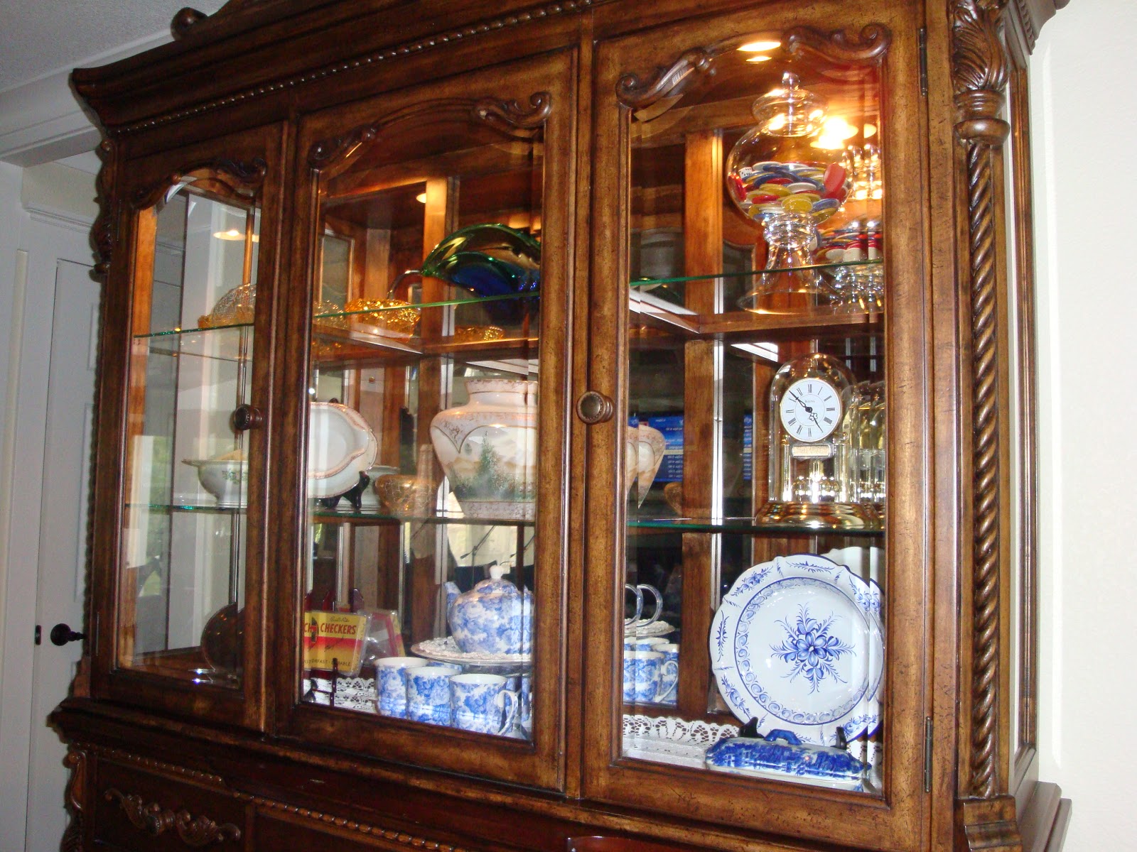 Home is Where the Heart is Hutch in the Entryway