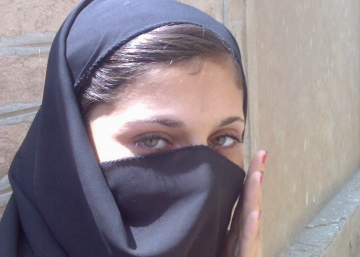 Chulbuli Girls: Pathan Afghan Muslim Girl With Beautiful Green Eyes