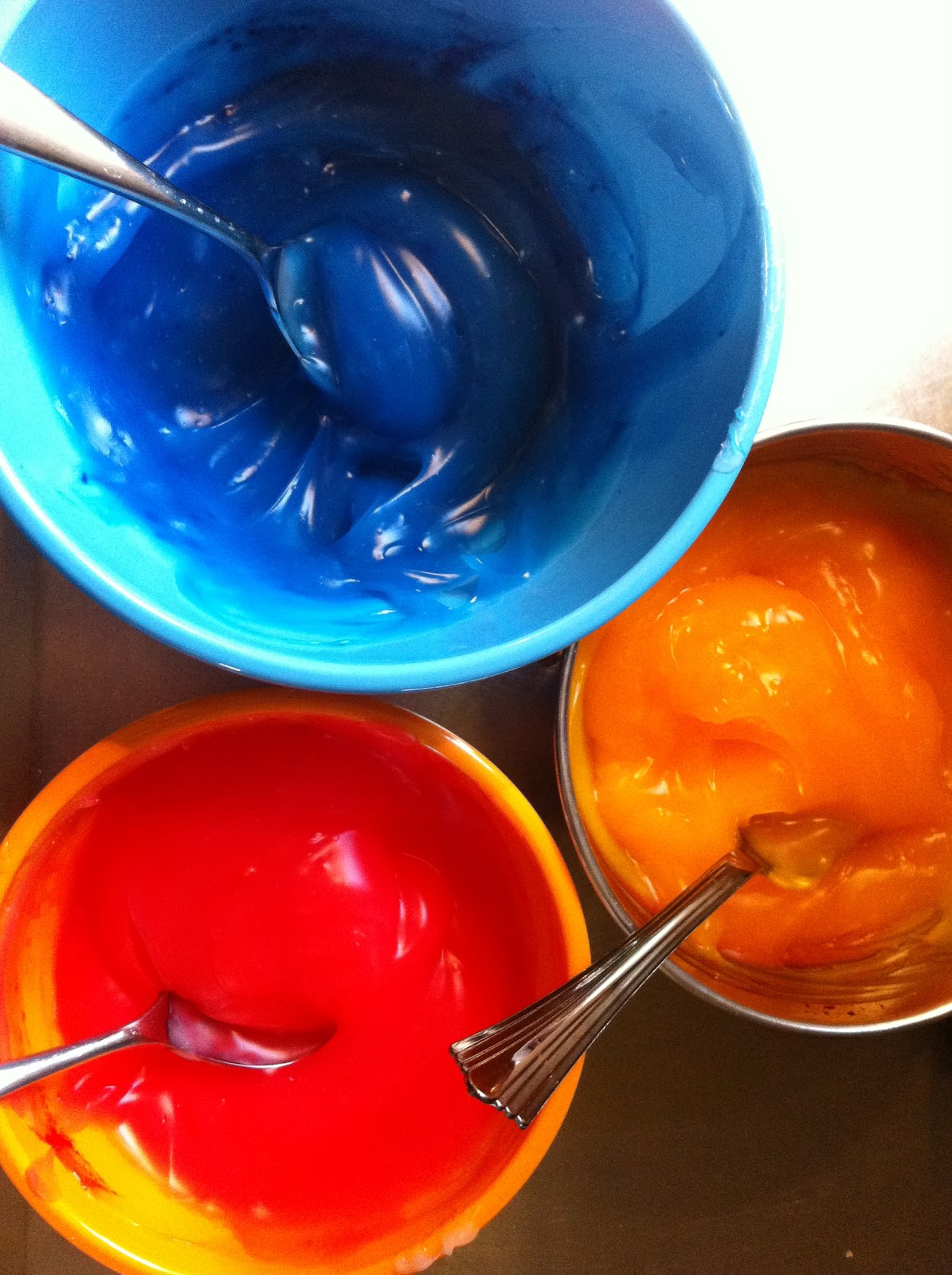 A Childhood List 32) Cornstarch Color Mixing Experiment