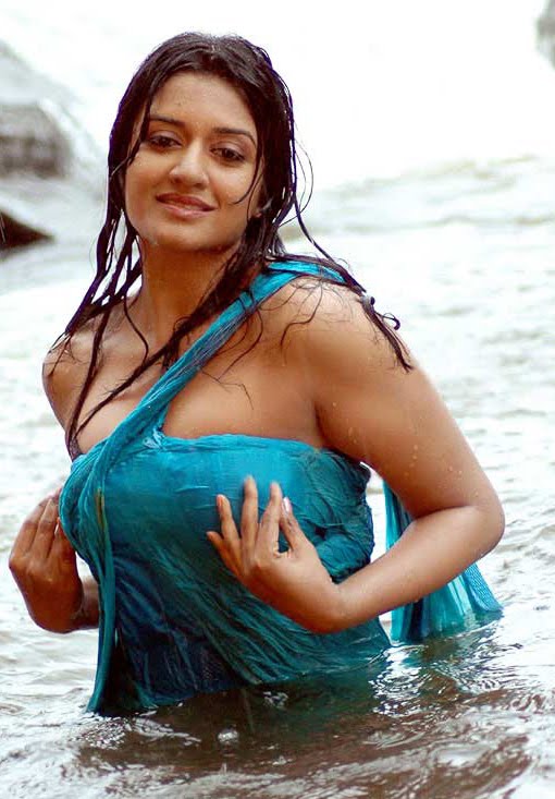 heroines in bikini. Hot Tamil Actress in Bikini