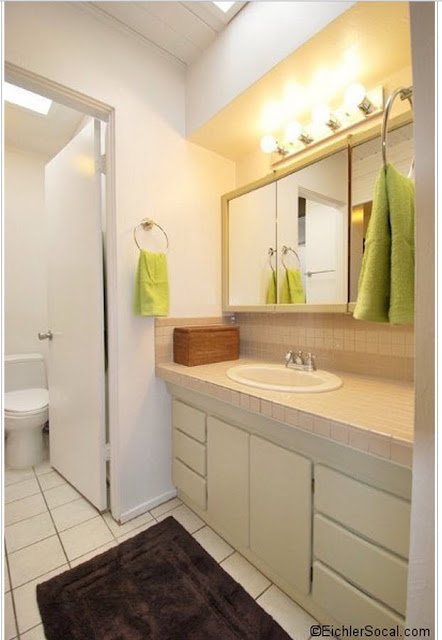 Eichler bathroom