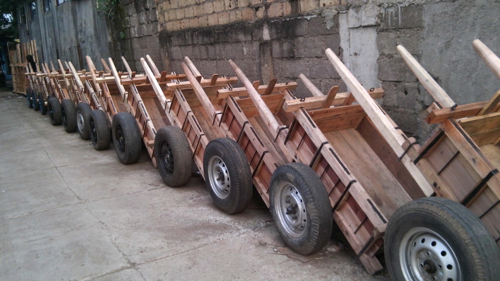 GEROBAK PROYEK DAN BANGUNAN