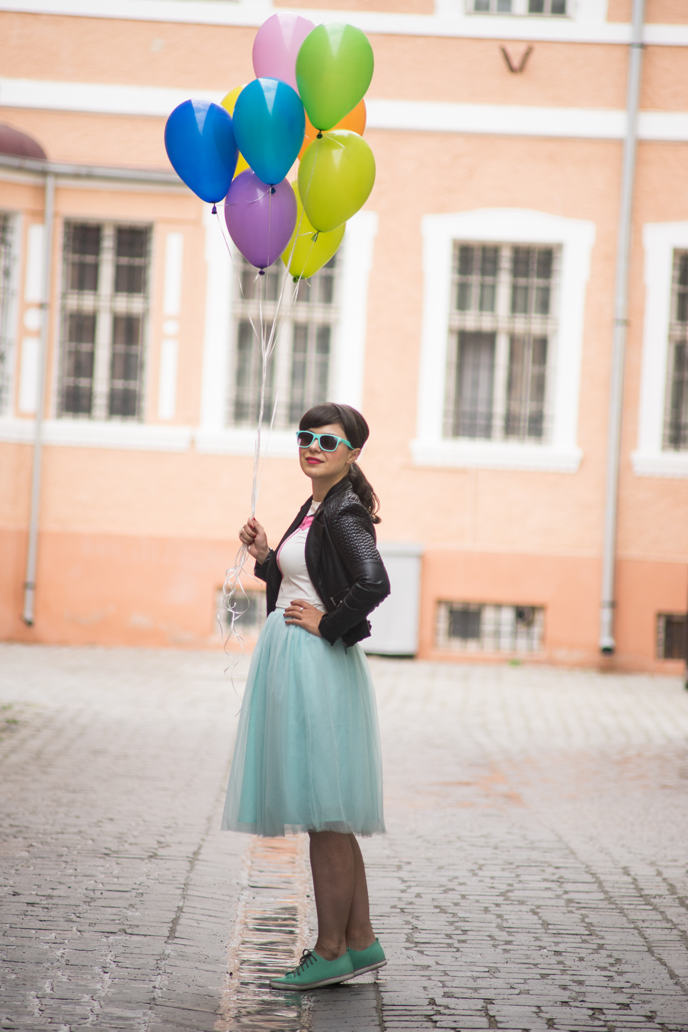 special 30th birthday photo shoot - tutu, bows and colorful balloons koton mint tulle skirt mint sneakers h&m crop top pink bow new yorker leather jacket rockish vibes rock brasov transfagarasan romania 