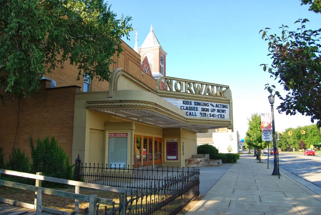 Robin Meade Blog: Hello Olena Mall and Norwalk Theater - haunting my