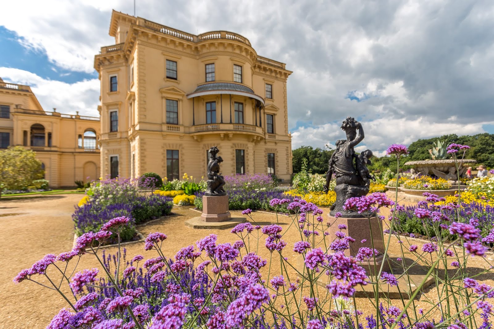 10 of The Best Stately Homes to Visit in England - Finding the Universe