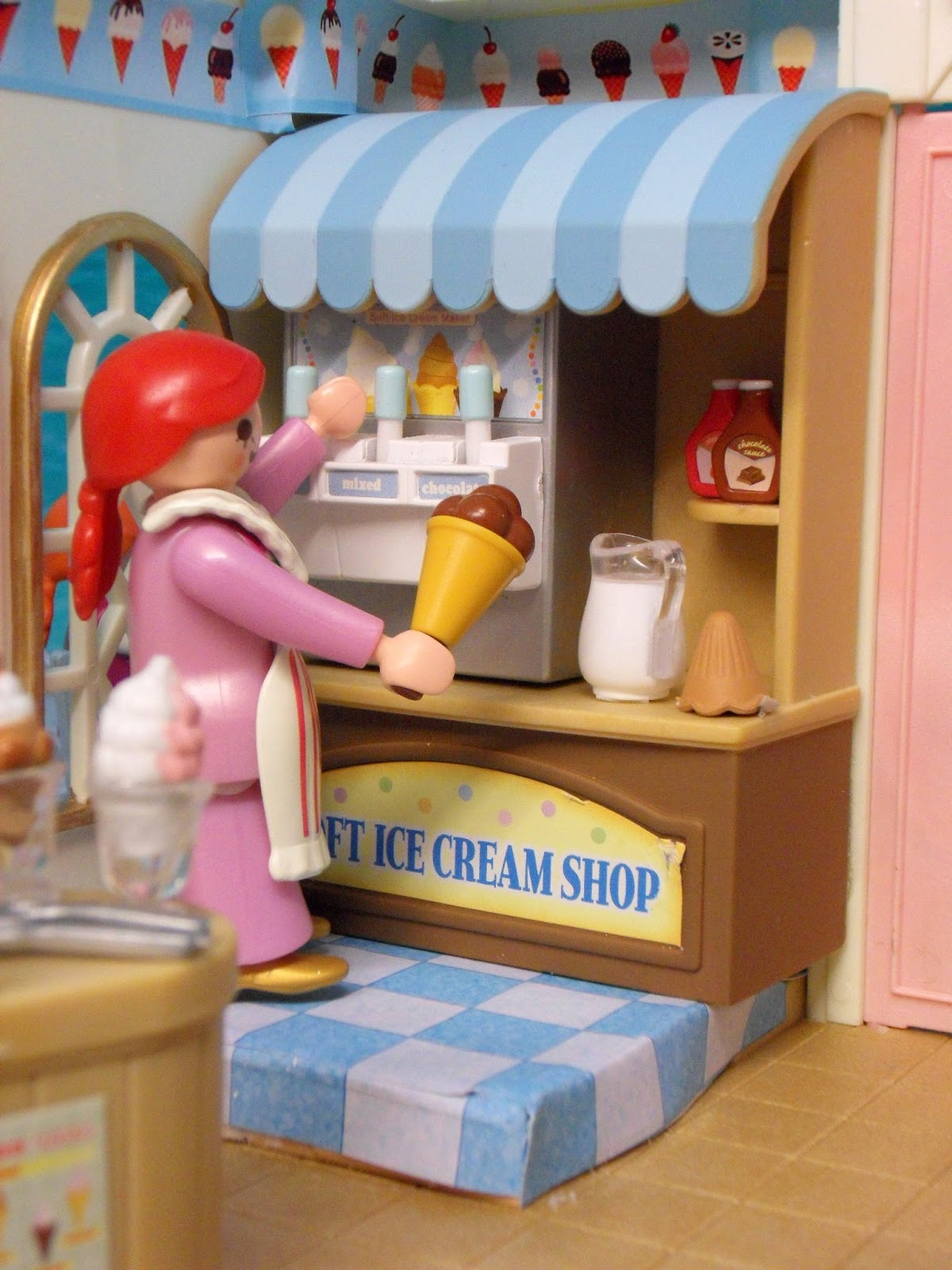 Scoop Ice Cream Shop Emma.J's Playmobil