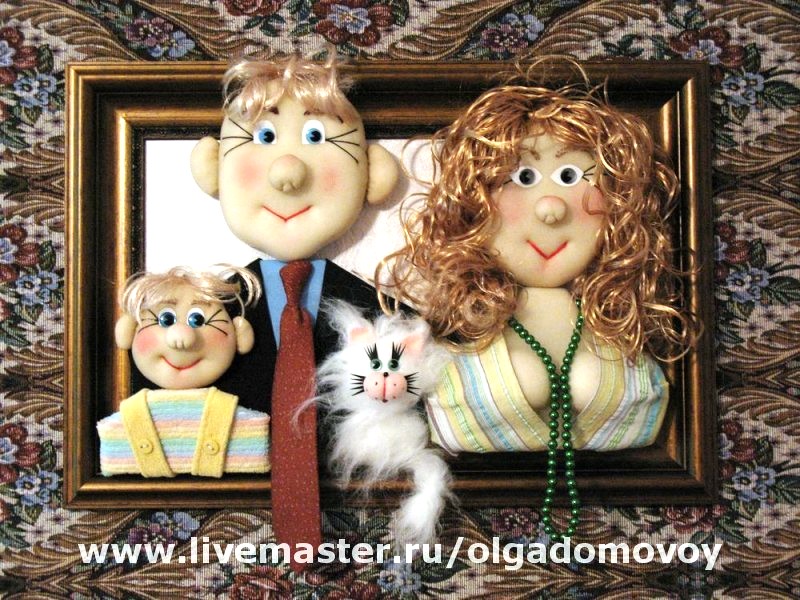 Семья и любимая кошка Семья и любимая кошка