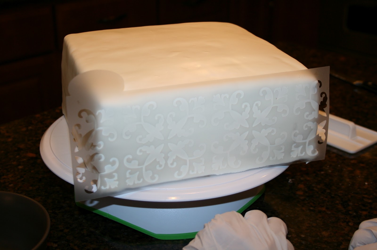 cutebugdesigns: Create your own cake stencil