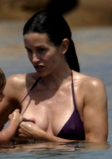 1396 courtney cox nipple slip 08