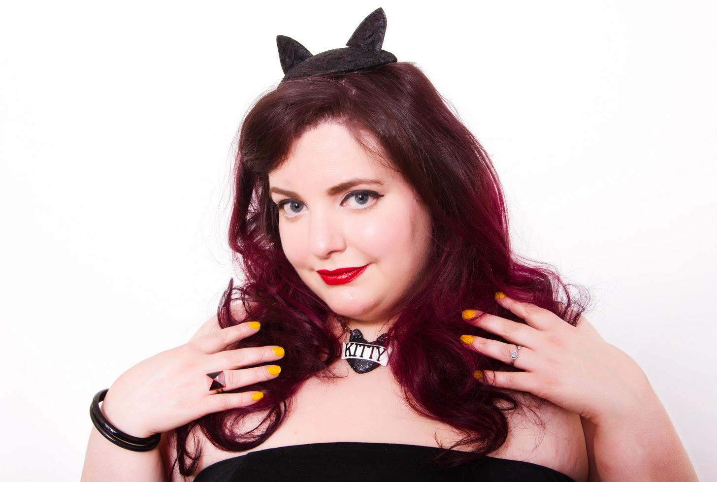 Cat Claws Tales From The Bottom Of The Wardrobe. diana