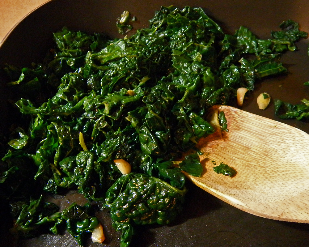Seasonal Eating Garlic Ginger Kale