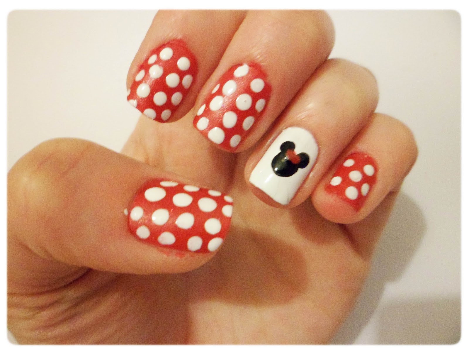 image of minnie mouse nail design