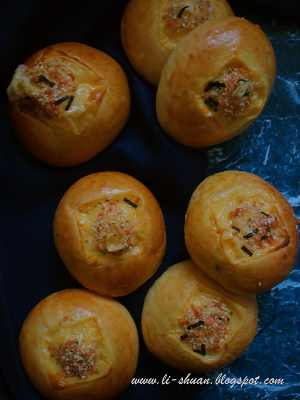 Helena's Kitchen Spicy Spam, Meat Floss & Triple Cheese Bread （辣味午餐肉芝士