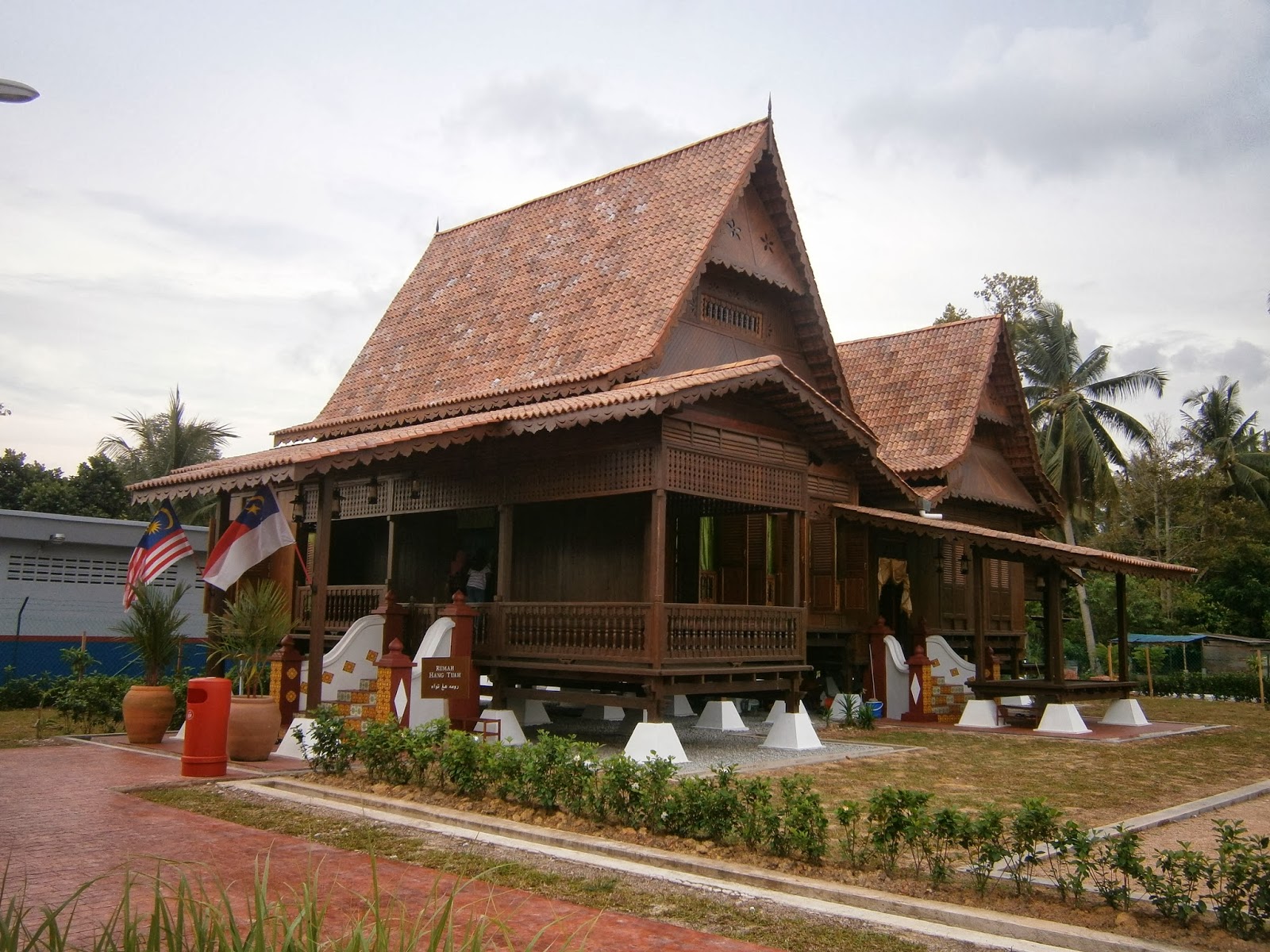 RosliThnin: Pusat Hang Tuah (Hang Tuah Centre) : Duyung, Melaka