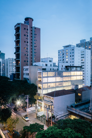 Imagem externa, Leitao 653. Fotografo Pedro Kok.