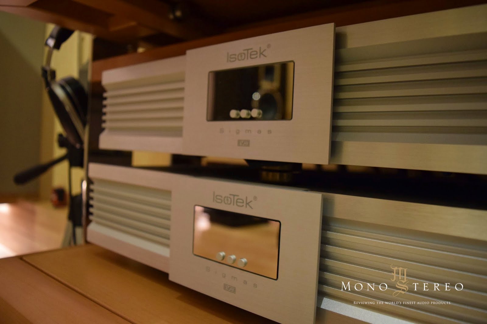 Mono and Stereo HighEnd Audio Magazine Japanese mighty audiophile system