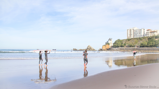 lady slider,biarritz,billabong,surfer girl,beach girl,surf,longboard,cote des basques,biarritz surf training,nora,elodie,guava and coconut,sunrise never ends