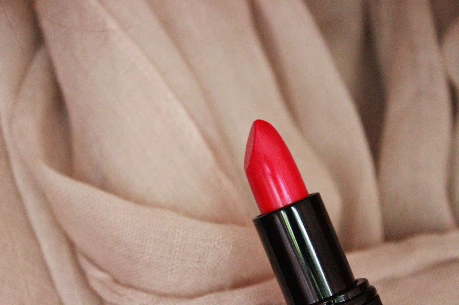 sleek true colour lipstick loved up