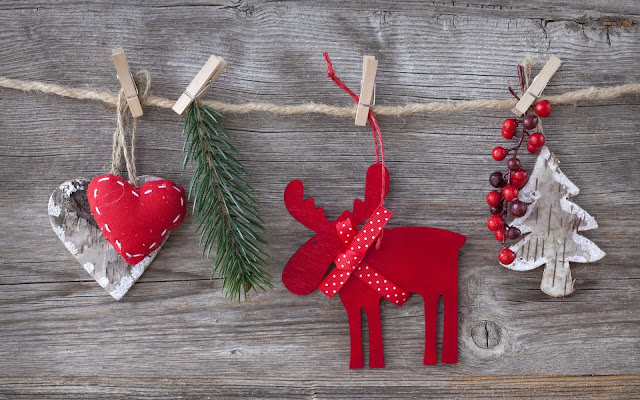 Wooden Christmas Deer And Red Stars