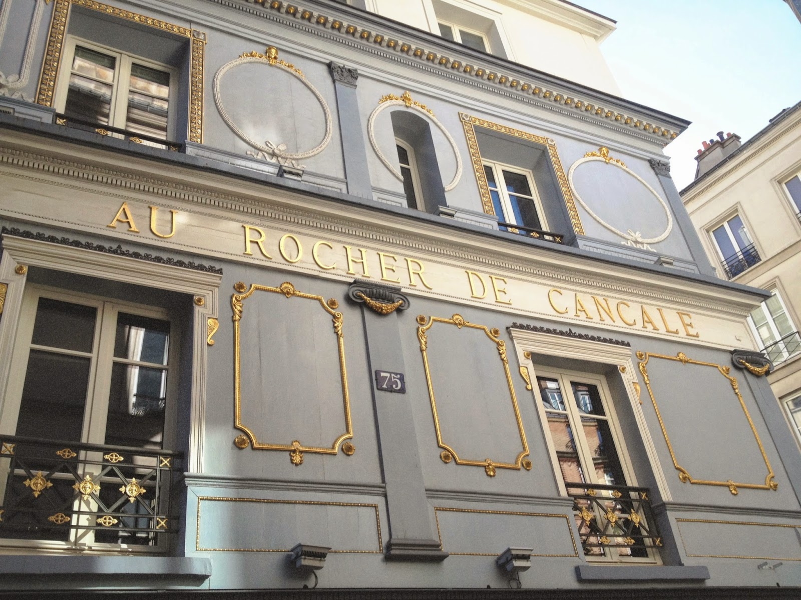 Do All Things With Love Paris, rue Saint Sauveur