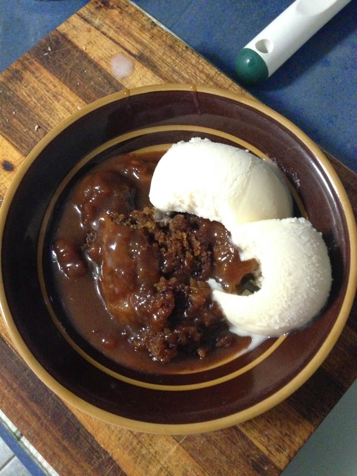 Musings of a Muddled Mum Slow Cooked Sticky Date Pudding with Caramel