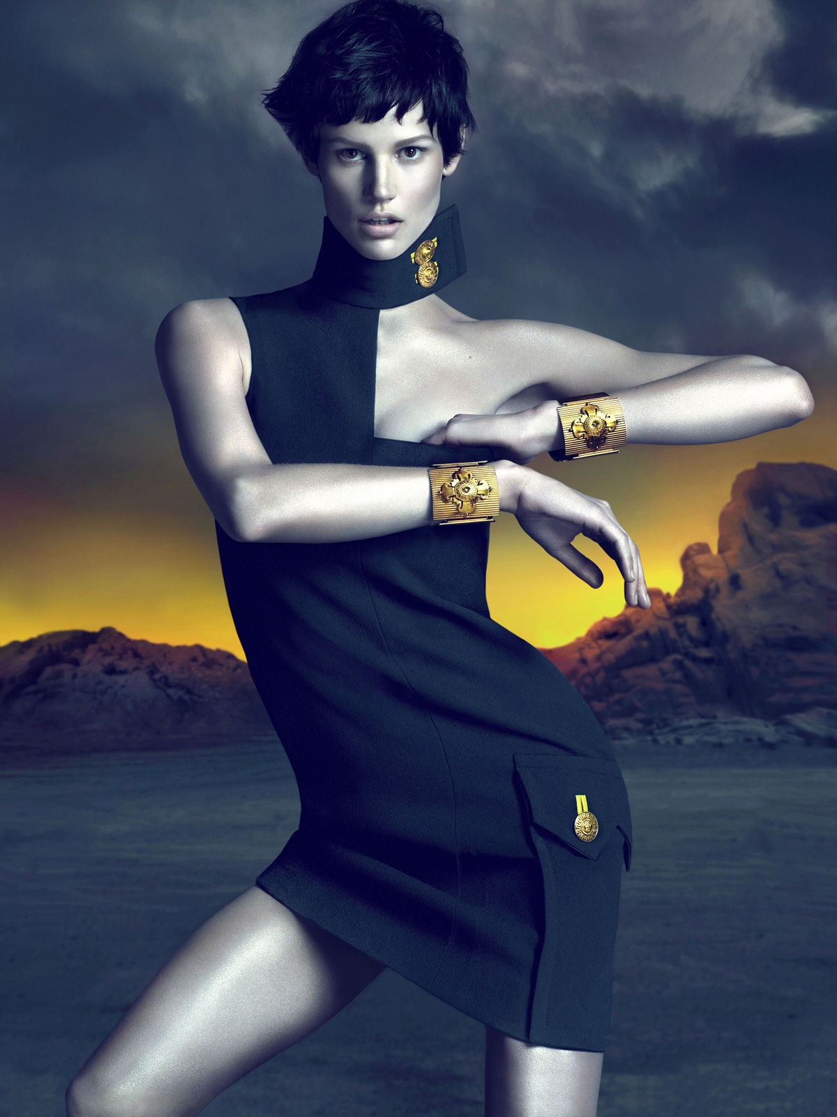 http://1.bp.blogspot.com/-ykho9mhfdYs/ThTec8ix2KI/AAAAAAAAbu0/JBfm19KmjG0/s1600/versace4.jpg