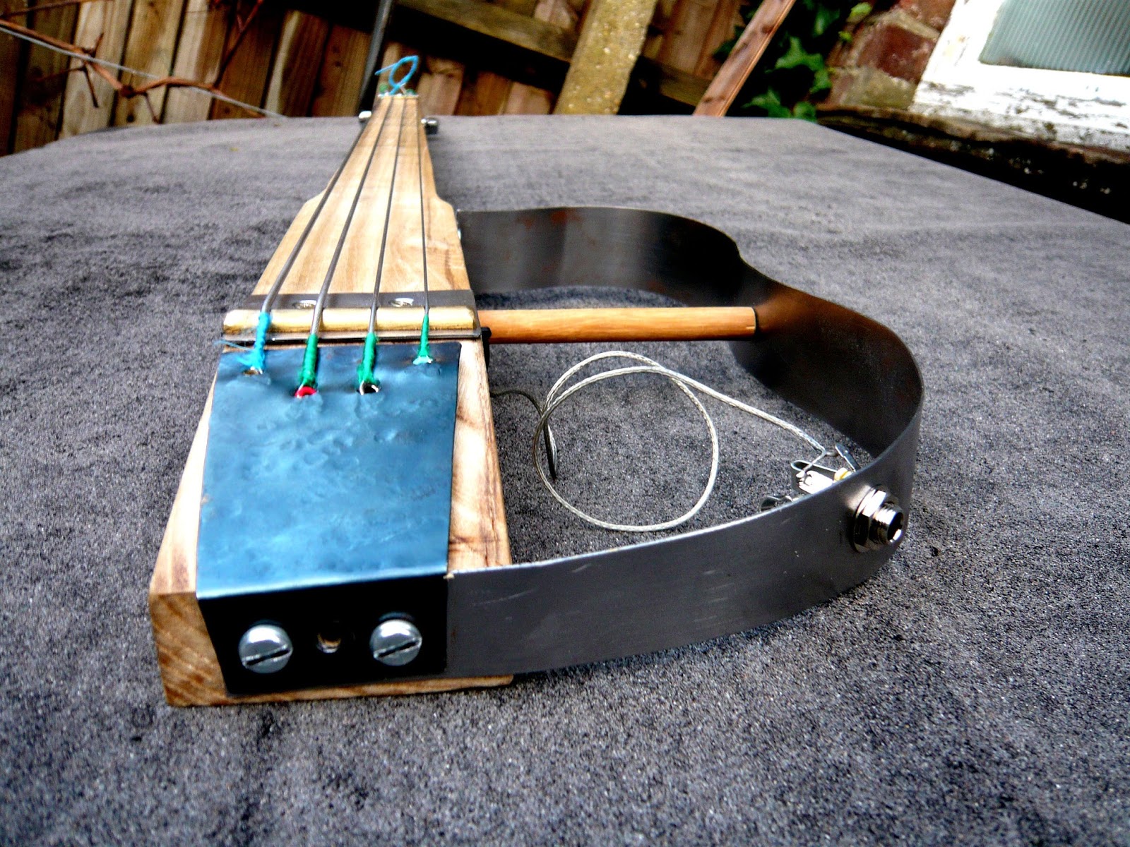 Handmade DIY Fretless Bass Thing.