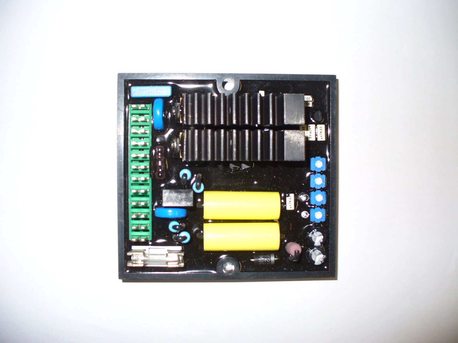 Schema regolatore avr