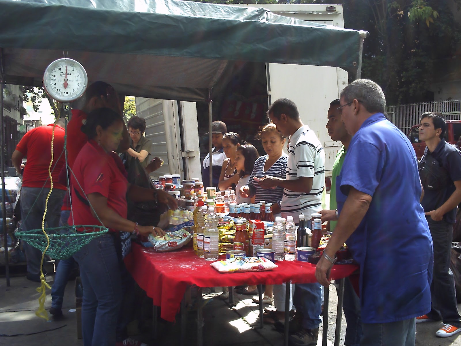 Consejo Comunal Los Chaguaramos MERCAL PRESENTE EN LA URBANIZACIÓN LOS