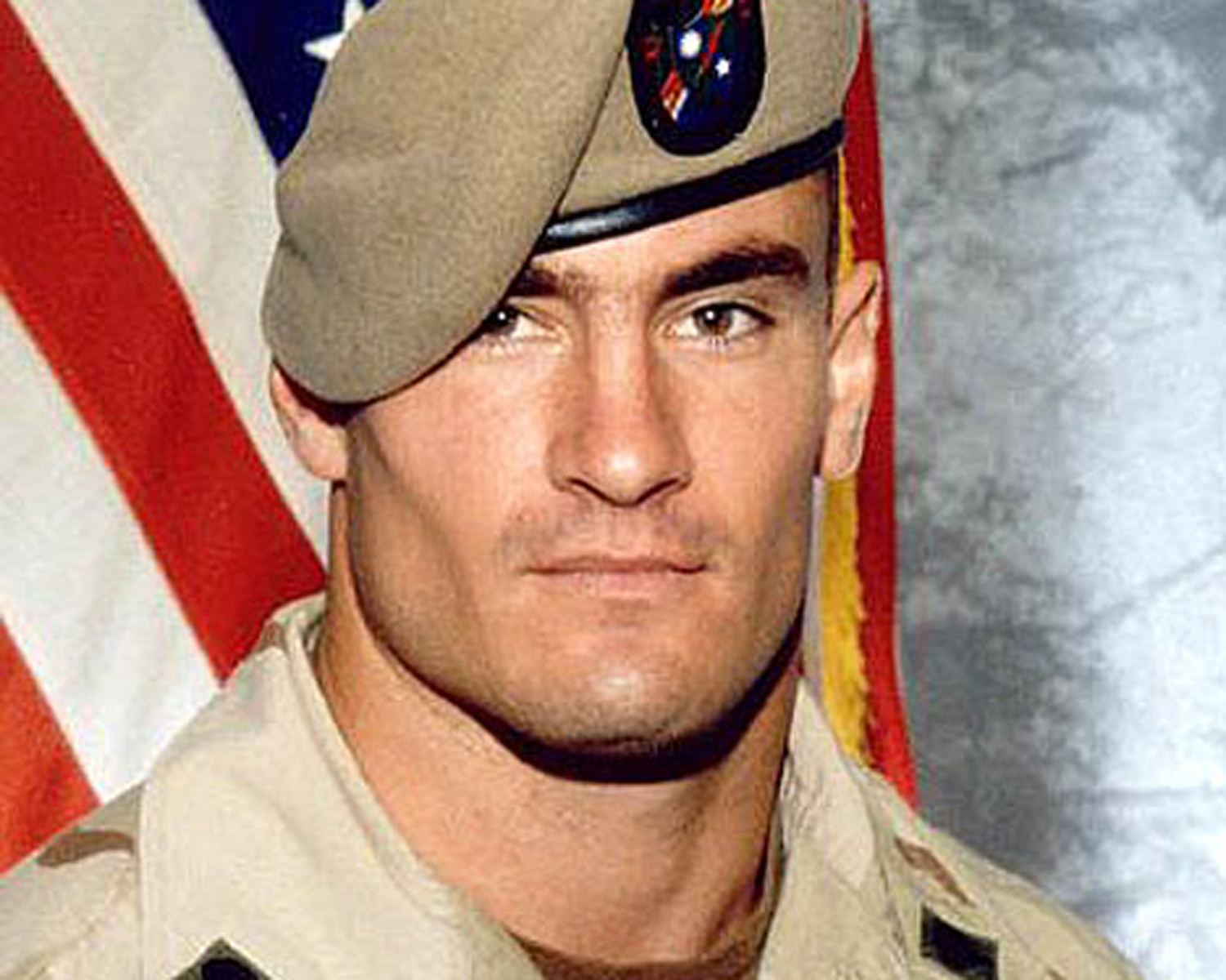 http://1.bp.blogspot.com/-ynwjtobPgRI/Tix7M9lHd_I/AAAAAAAALn0/T306dJxcRRg/s1600/pat-TillmanG2404.jpg