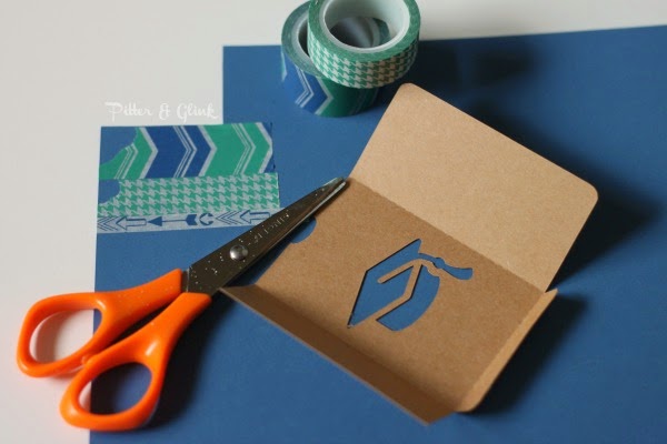 Create a cute #gift card holder for the #graduate in your life using the free #Silhouette cut file from PitterandGlink.com #graduation #graduationgift