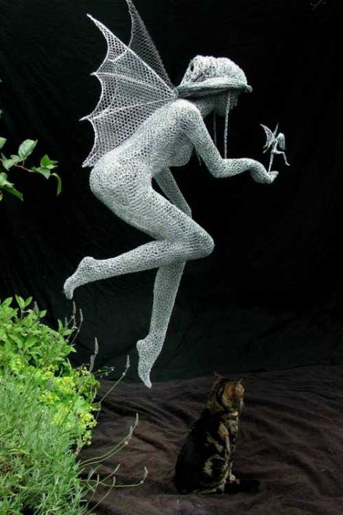 Derek Kinzett esculturas feitas de arames Fada mãe