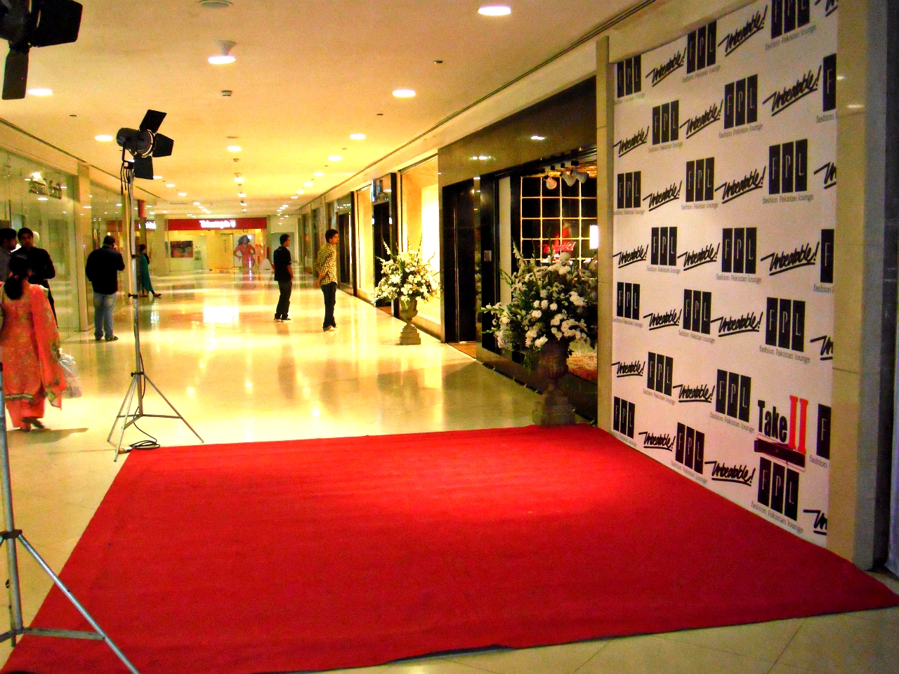 FPL Fashion Pakistan Lounge & Unbeatable launch at Dolmen Mall