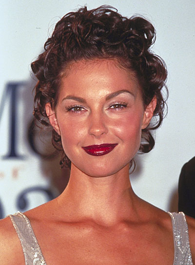 ashley judd hairstyles short