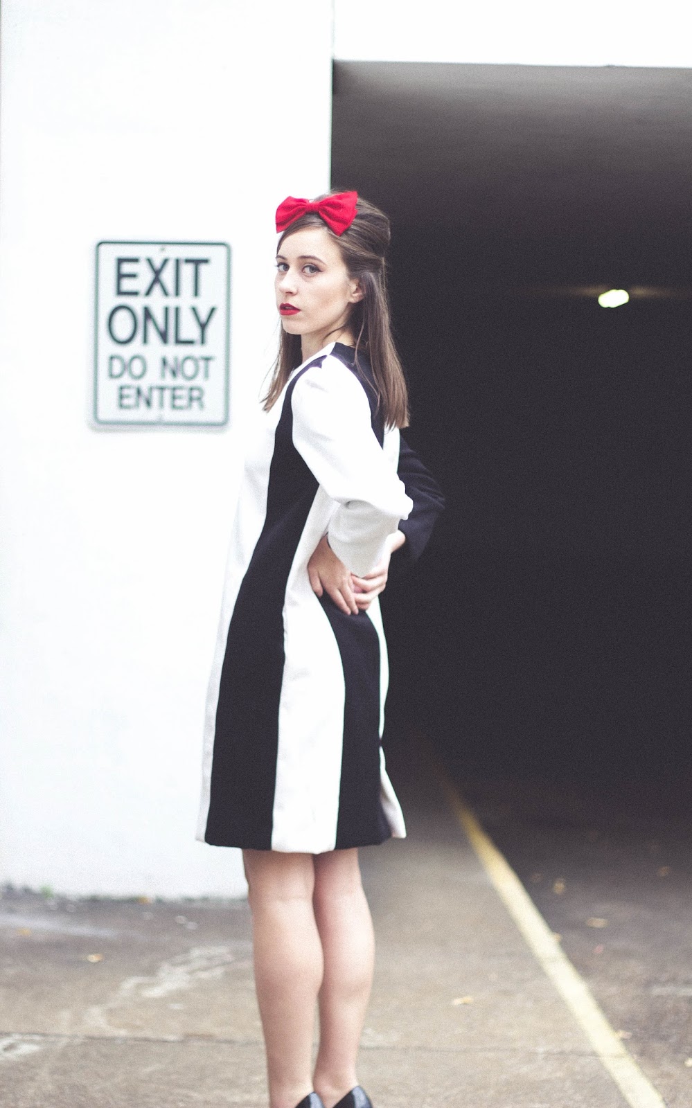 Vintage inspired outfit, the white pepper, black and white striped dress, black court heels, forever 21 heels, red bow, 60's inspired outfit, bouffant hair, 60's hair, retro, vintage,  style, woman screenwriting,