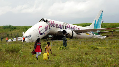 [Internacional] Fotos do Acidente da Caribbean Airlines 737_800+-+Caribbean+Airlines+-+Guiana+-+jul2011_+%252810%2529