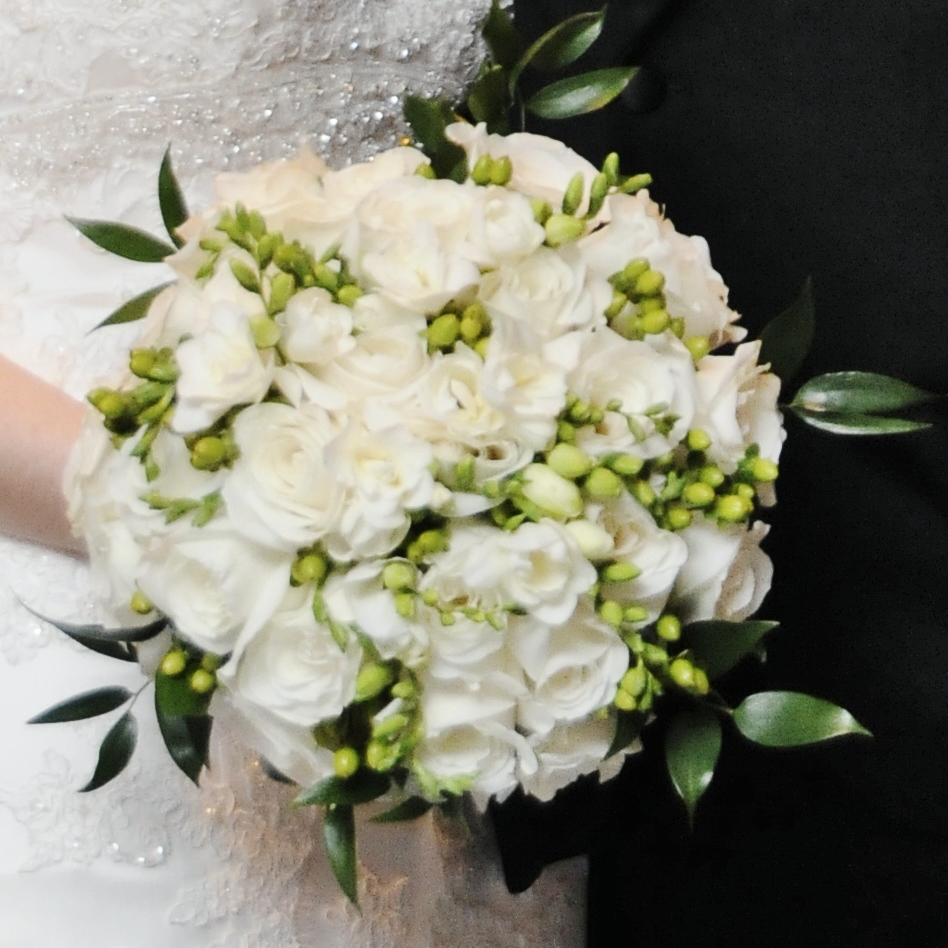 http://1.bp.blogspot.com/-yu_tSGxzS0I/UQ2OQhsCkvI/AAAAAAAABfQ/LdRU476DPho/s1600/classic+elegant+white+bridal+bouquet.jpg