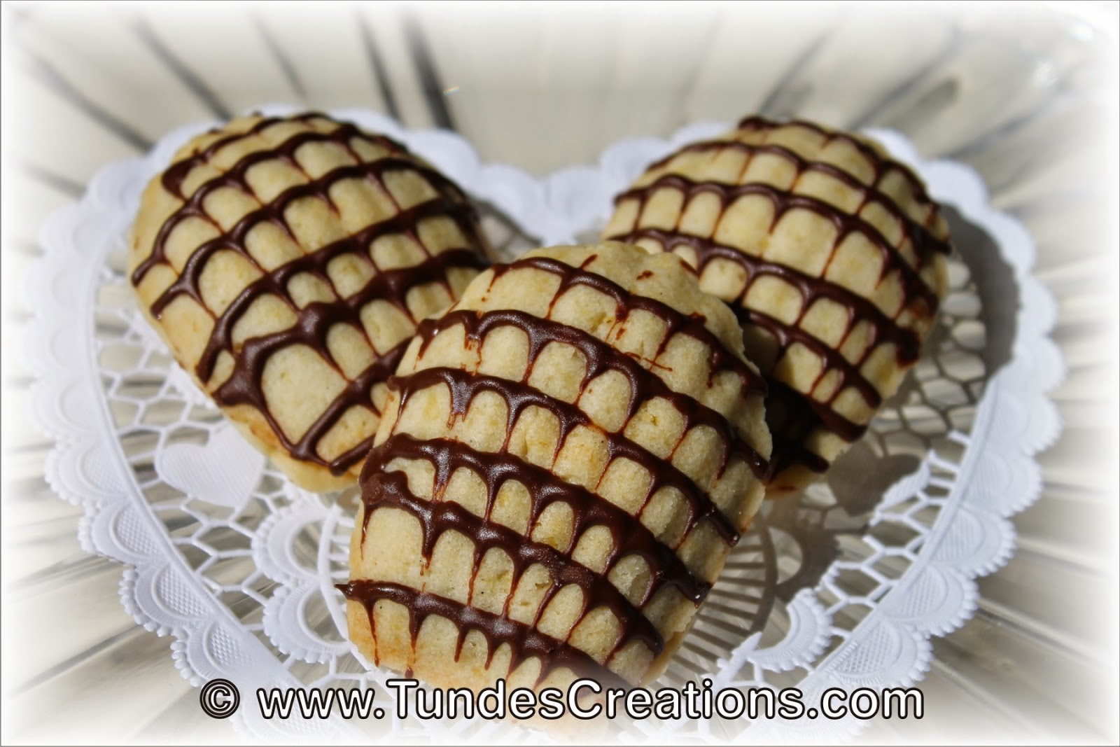 The Gingerbread Artist Shell cookies with chocolate filling