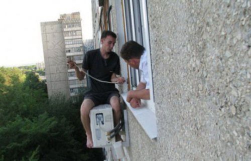 installing-ac-units-dangerous-heights-crazy-3.jpg
