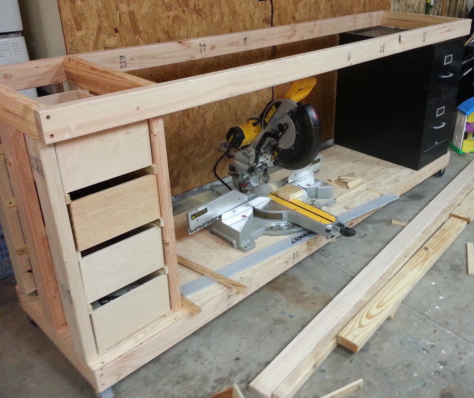 AZ DIY Guy's Projects Building a Miter Saw Bench Economical but Beefy!