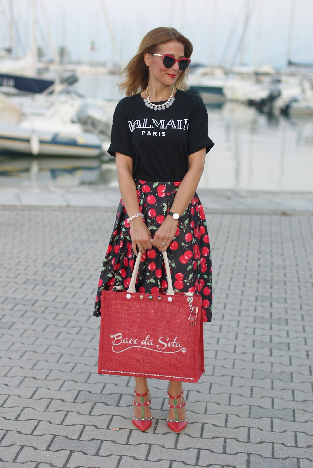 Baco da Seta anti-theft bag, borsa antifurto, jute bag, rockstud lookalike shoes and Balmain t-shirt on Fashion and Cookies fashion blog