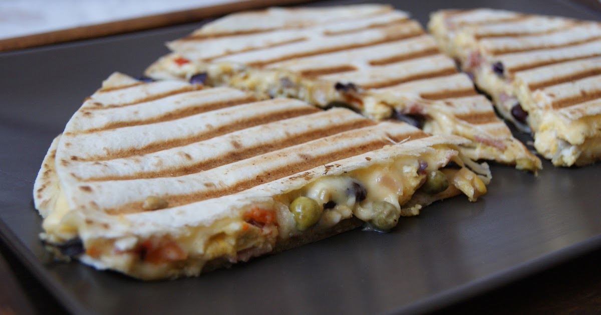 W kuchni Zouuzy Quesadilla na śniadanie tortilla zapiekana z