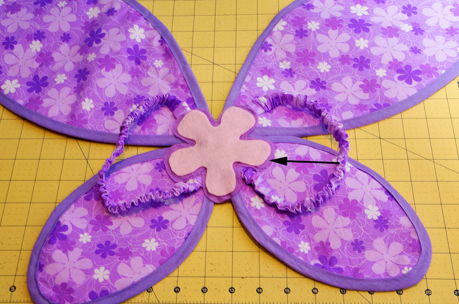 Free Fairy Fabric Wings Pattern and Tutorial. www.thecottagemama.com